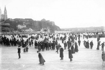 Старые фото: когда в Праге замерзала Влтава