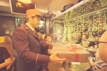 В Чехии ничего не подозревавшим пассажирам вручили дорогие подарки: видео