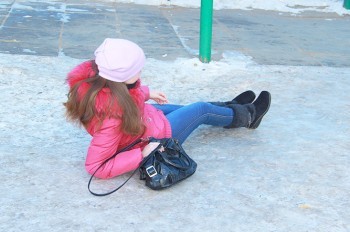 Жителей Чехии предупредили о гололедице и сильном снегопаде