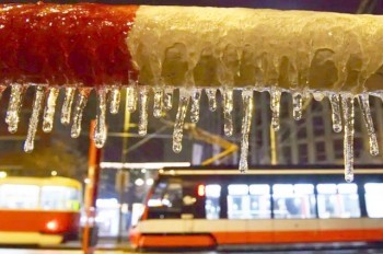 Десять лет назад Прагу сковал ледяной дождь: видео