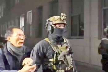 Президент Южной Кореи ввел в стране военное положение