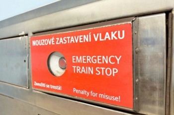 Важно: что делать, если человек упал на рельсы в метро Праги