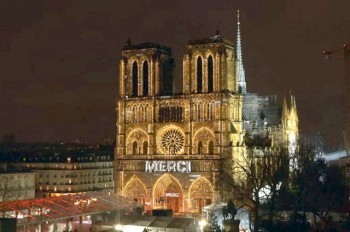 В Париже торжественно открыли восстановленный после пожара Нотр-Дам: видео