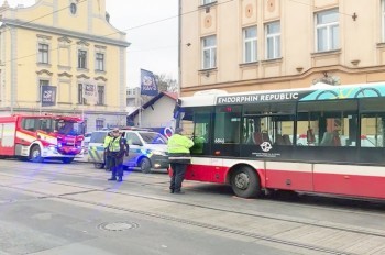 В Праге автобус сбил женщину на пешеходном переходе