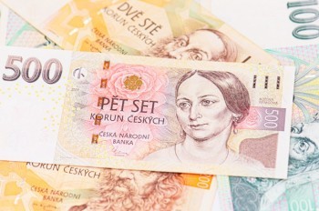 В Чехии пенсионерка забыла в кафе 122 тыс. крон 