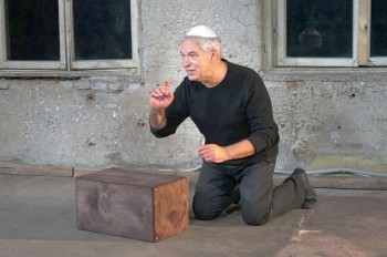 «Мой Отец» – моноспектакль Александраса Рубиноваса в Праге