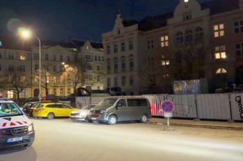 В Праге экскаваторщик наткнулся в земле на человеческие кости