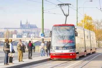 В Праге трамвай сбил человека
