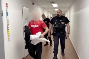 Вооруженный мужчина у Карлова университета оказался выдумкой. Полиция задержала звонившего