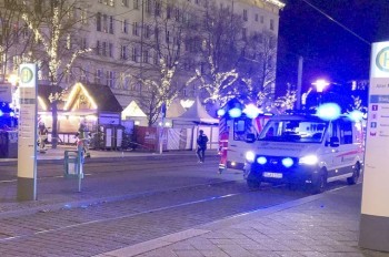 На рождественской ярмарке в Германии водитель въехал в толпу людей