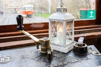 В субботу исторические трамваи будут развозить Вифлеемский огонь по Праге