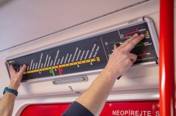 Метро Праги начало полный переход на черную навигационную схему