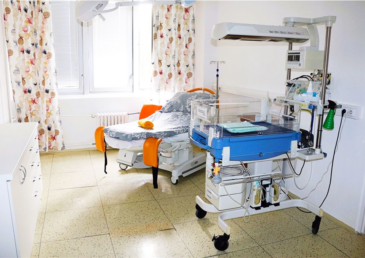 В чешском роддоме за сутки реанимировали четырех младенцев. Врачей отстранили от работы