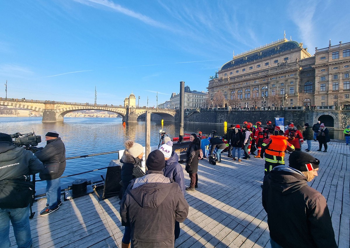 В Праге состоялся рождественский заплыв «моржей»
