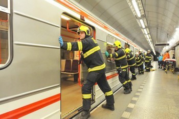 В метро Праги девушка бросилась под поезд