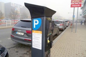В Праге снизят стоимость парковки в период зимних праздников 2025/2026