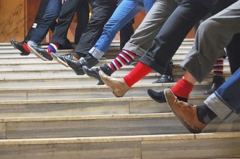 Тысячи жителей Чехии подвернут брюки в память о Вацлаве Гавеле