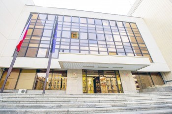 Со здания МВД Чехии сняли флаг Украины
