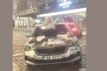 В Праге девушке грозит тюрьма за два идиотских поступка: видео