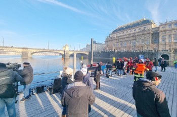 В Праге состоялся рождественский заплыв «моржей»