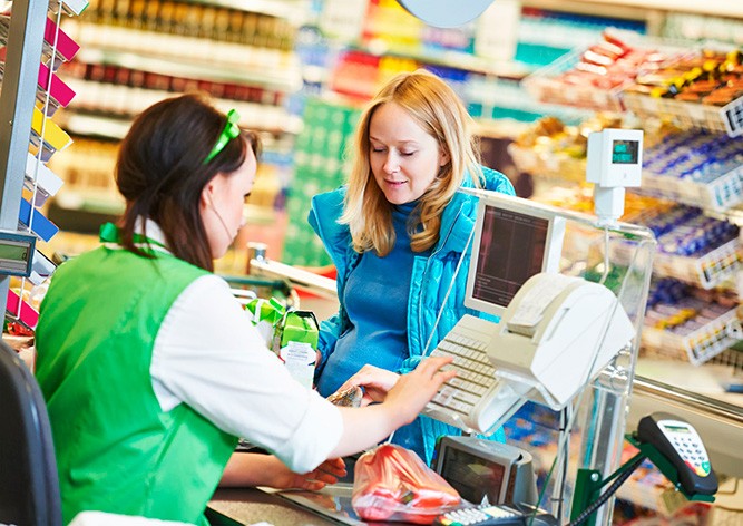 Испания выплатит пойманным на воровстве кассиршам по 4 тыс. евро