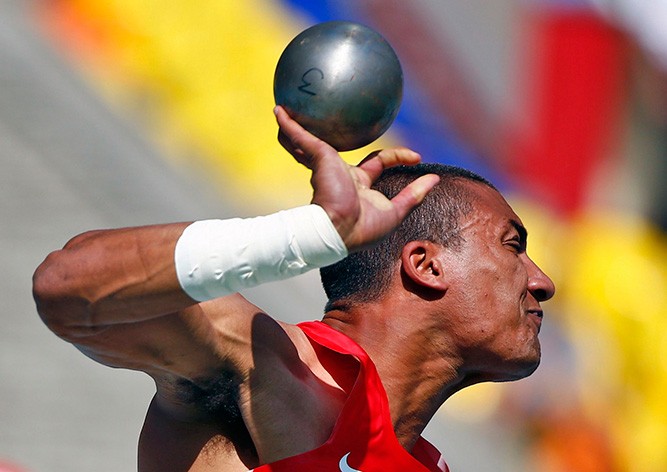 На соревнованиях в Праге легкоатлет случайно убил судью