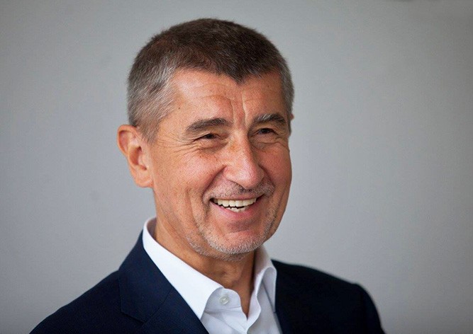 Премьер Чехии попросит парламент лишить его депутатской неприкосновенности