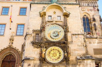 Прага на полгода осталась без знаменитого орлоя: видео