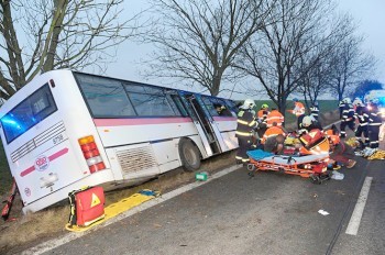 Под Прагой разбился автобус: трое погибших, десятки раненых