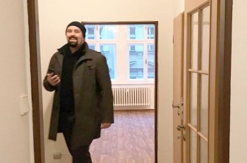 В Праге мошенник сдал чужую квартиру 8 раз за день