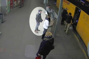 Кража чемодана из автобуса на пражском вокзале попала на видео