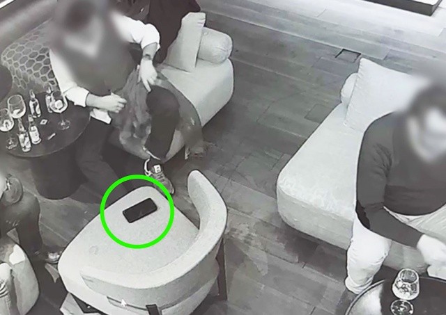 Кража смартфона в пражском отеле попала на видео