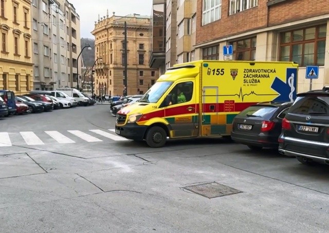 На улице в центре Праги обнаружили мертвую иностранку