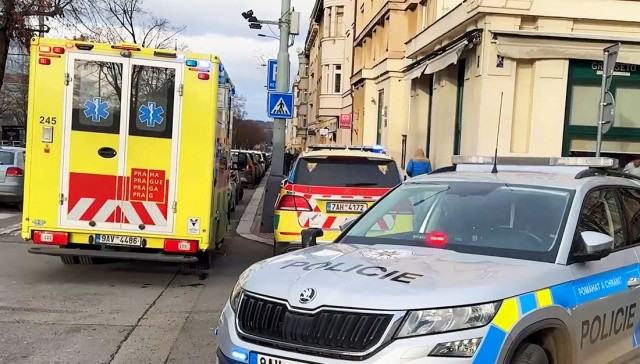 В Праге мужчина погиб в результате падения из окна квартиры