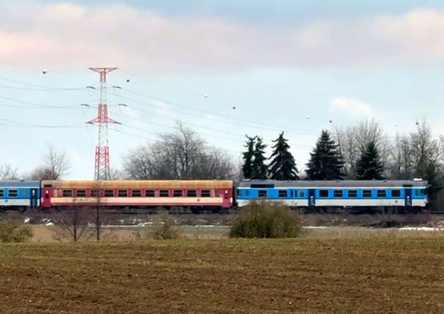 Под Прагой поезд сбил школьницу