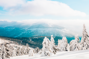 В горах Чехии объявлен второй уровень лавинной опасности