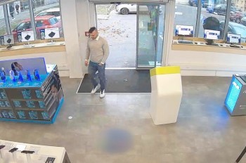 В Праге вор дважды украл из одного магазина одинаковые смартфоны: видео