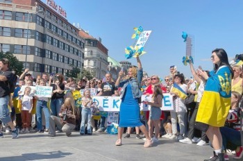 Опрос: как жители Чехии относятся к приему беженцев из Украины