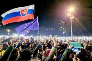 Зеленский на словацком языке прокомментировал митинг в Братиславе