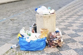 Переполненная урна, разбитый фонарь: как сообщить о коммунальной проблеме в Праге