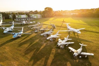 Чешский музей авиации пригласил всех желающих помыть самолеты