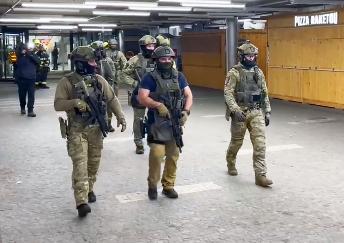 В Чехии иностранец с тесаком напал на двух человек в торговом центре