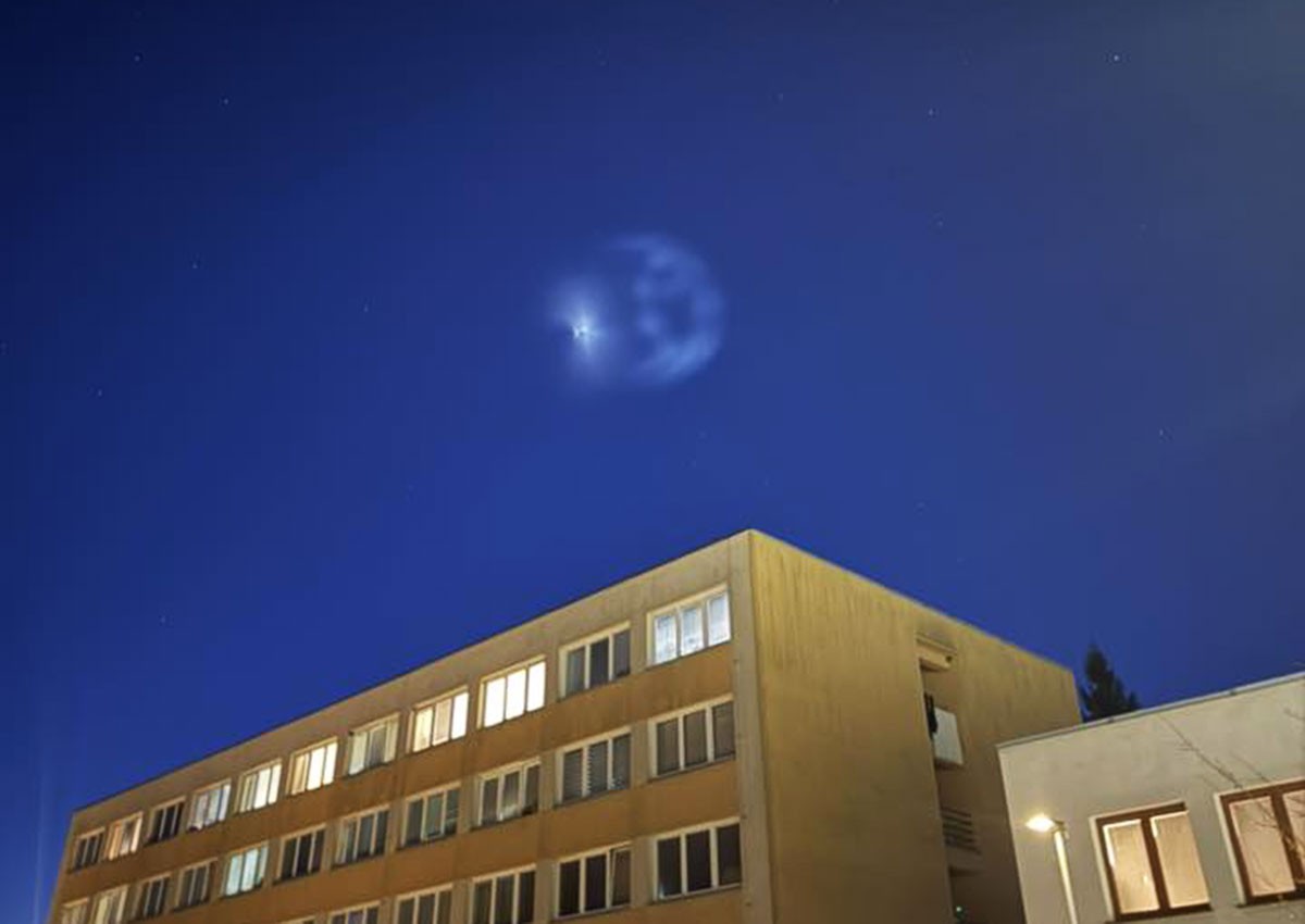 Жители Чехии наблюдали в небе странный объект