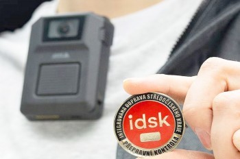 Контролеров в общественном транспорте Среднечешского края оснастили видеорегистраторами