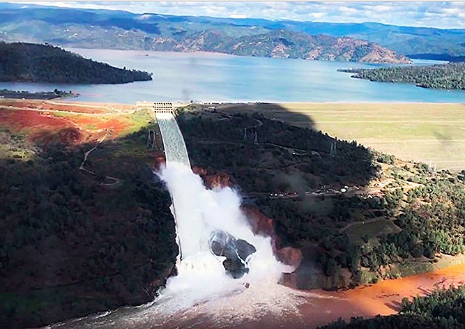 Из-за угрозы прорыва плотины в Калифорнии эвакуируют 190 тыс. человек