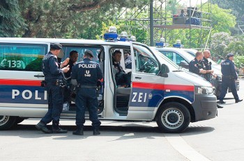 В Вене задержаны 22 чеченца с оружием