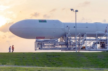 SpaceX отправит космических туристов к Луне в 2018 году