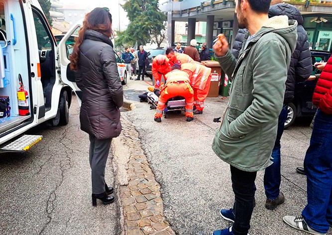 Водитель открыл стрельбу по прохожим в Италии