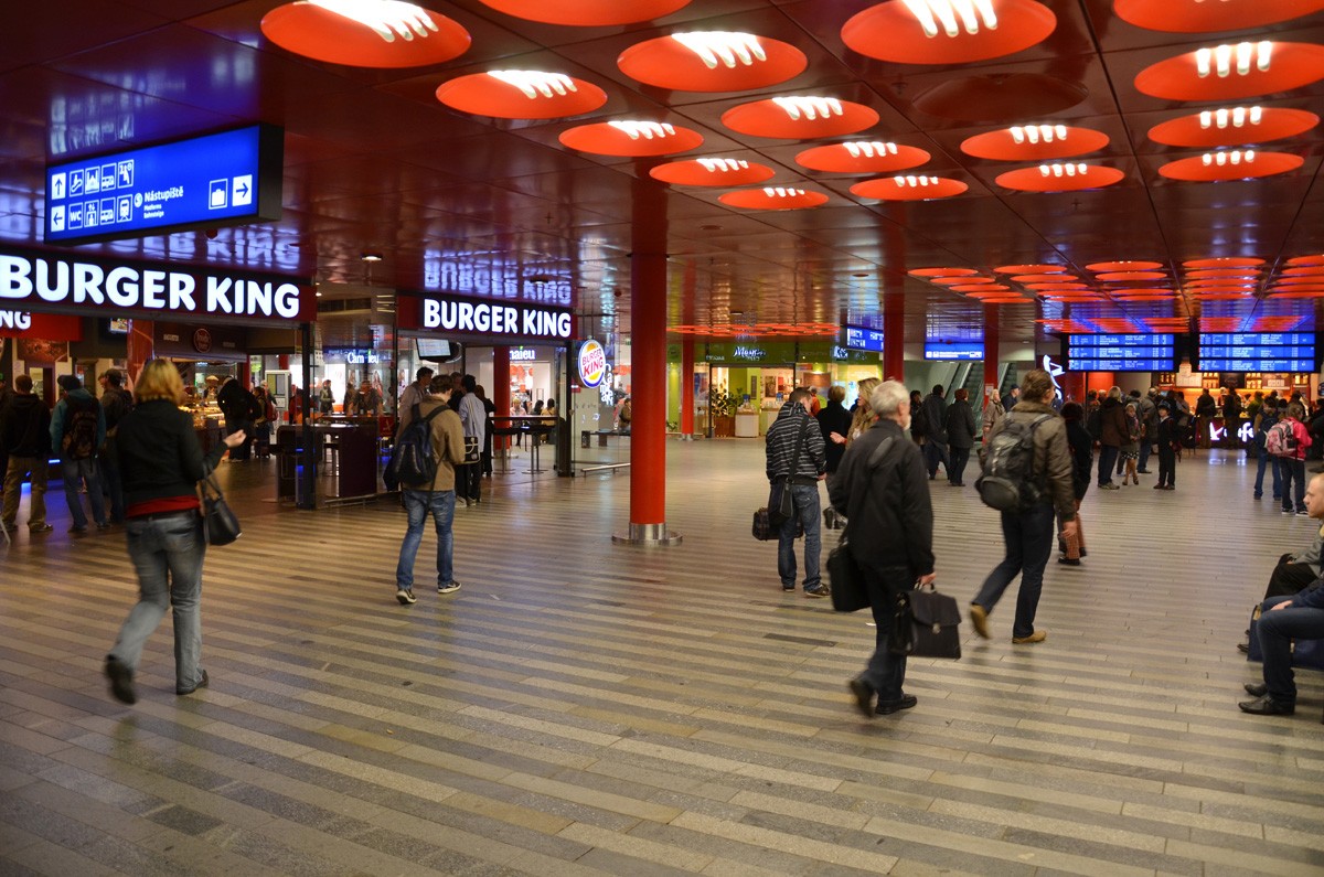 На Главном вокзале Праги начнут ароматизировать воздух