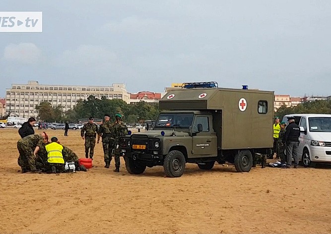 Военная полиция завела дело против десантника, приземлившегося в толпу зрителей в Праге